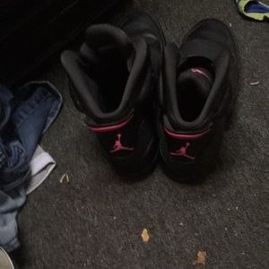 Air Jordan 8Y I wear 7/ half in women fits me well